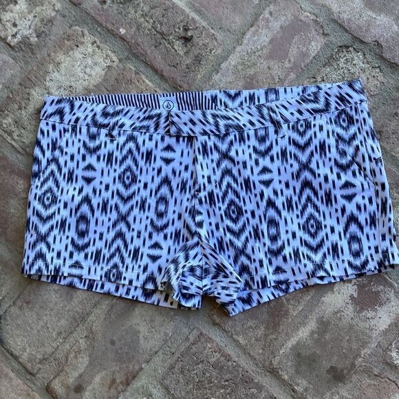 Volcom Black/White Geometric Chino Board Shorts Juniors Size 13 - Picture 11 of 11
